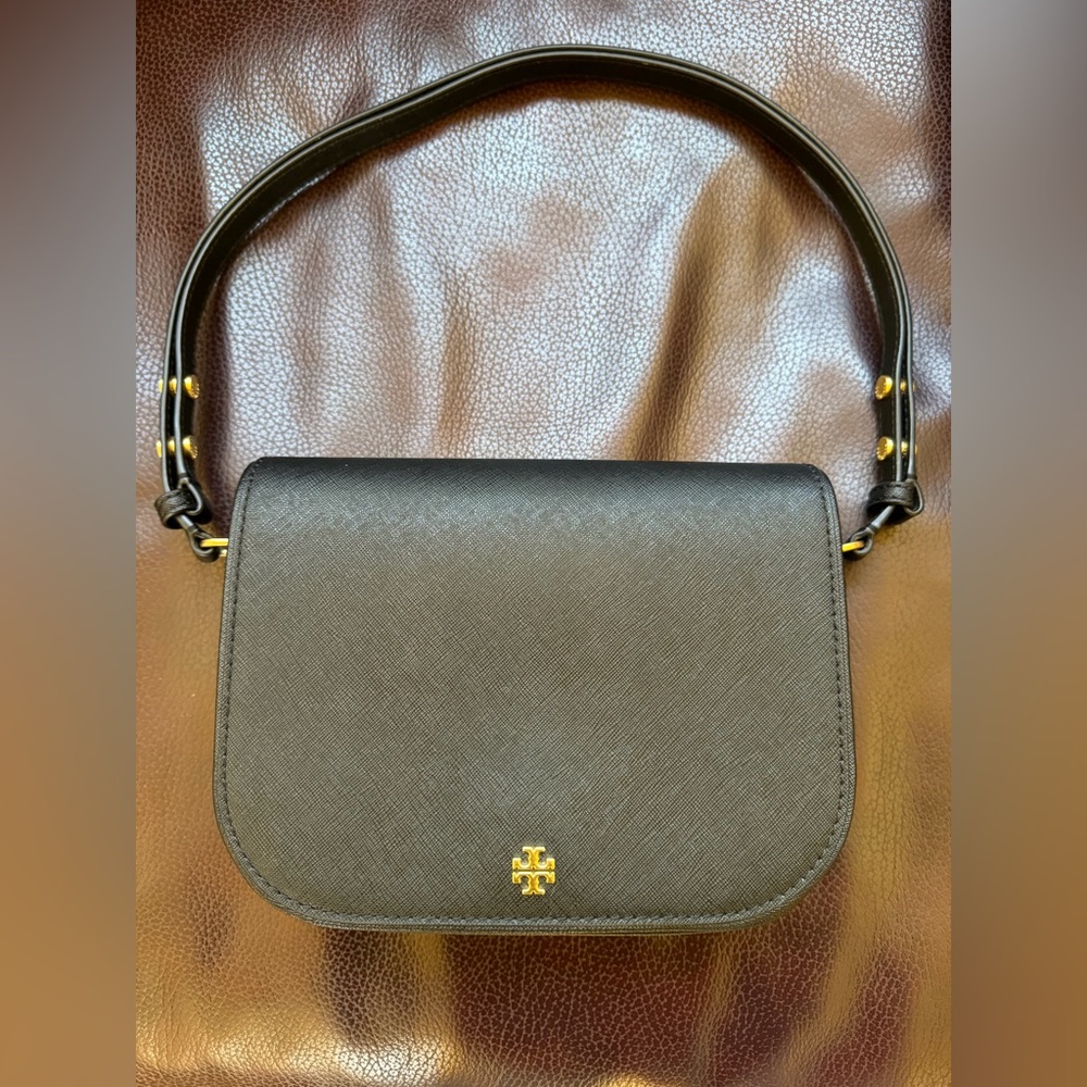 Tory Burch Black Emerson purse used for one trip